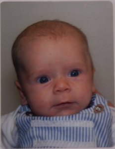 de eerste pasfoto van Bram!